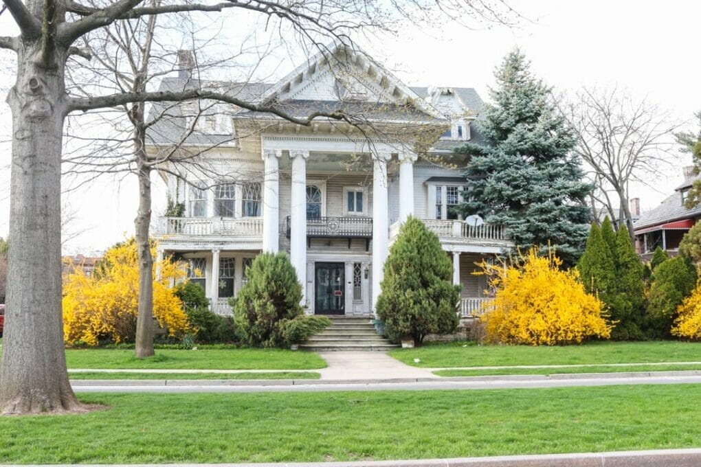 Horror Photography: The Unhaunted House