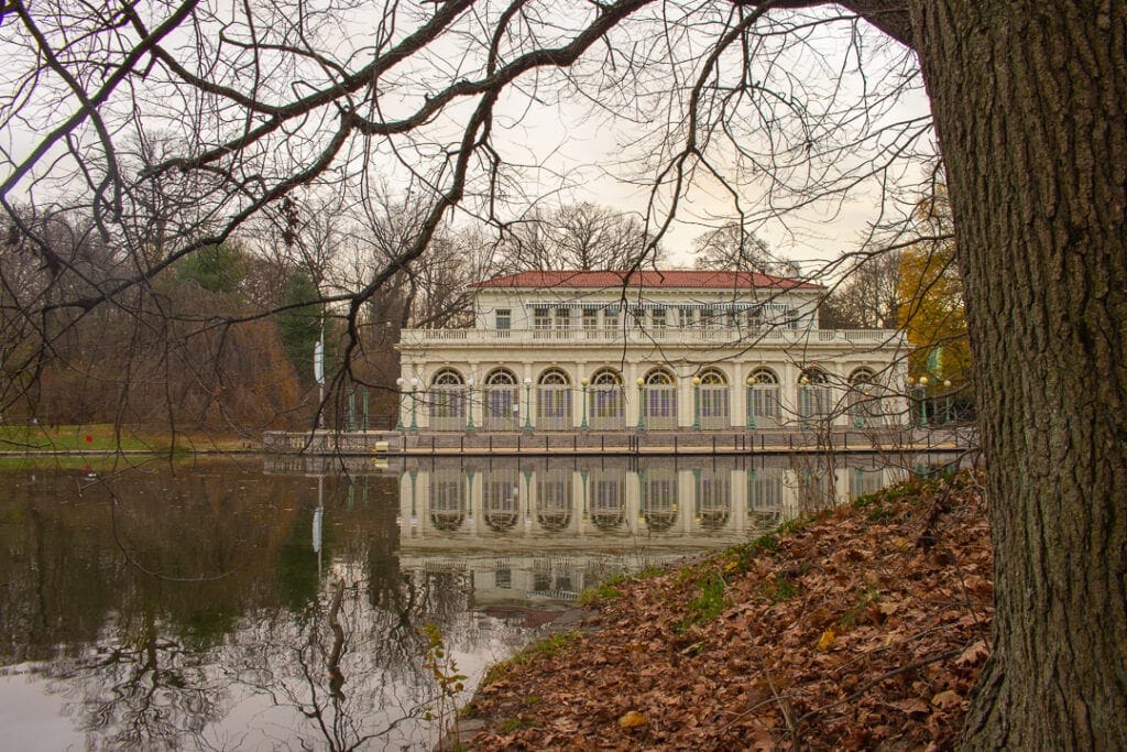 Nice nature photos of Brooklyn Boathouse