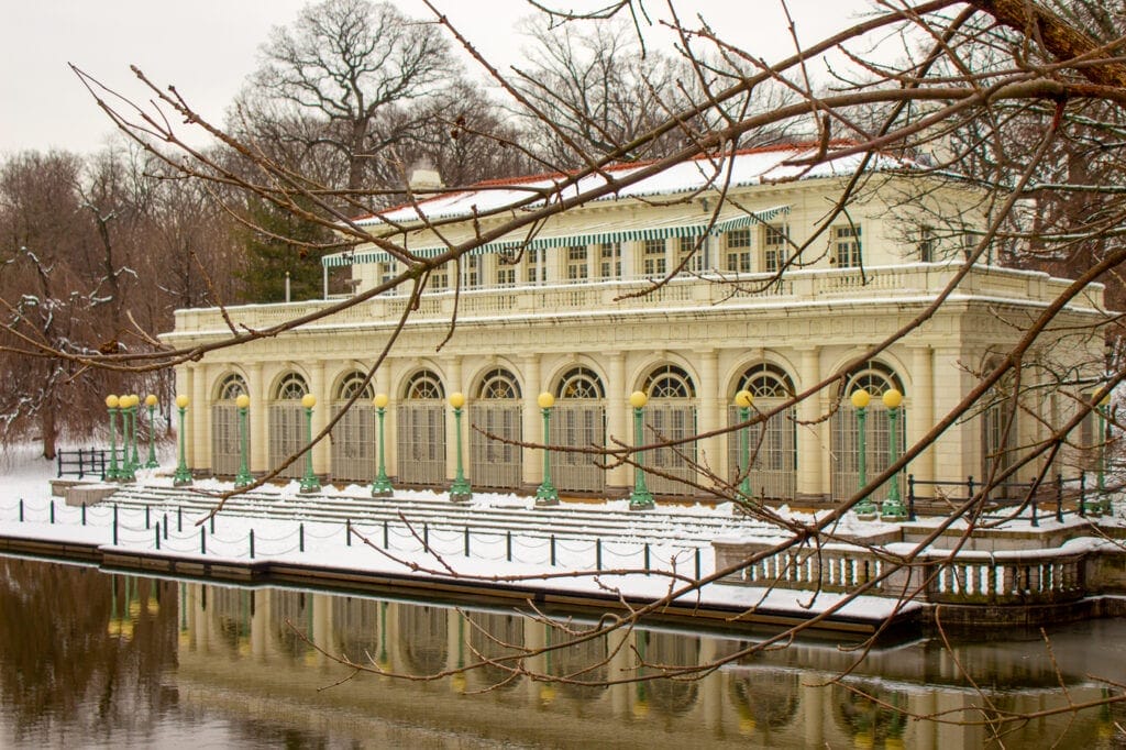 Nice nature photos of a prospect pack boathouse